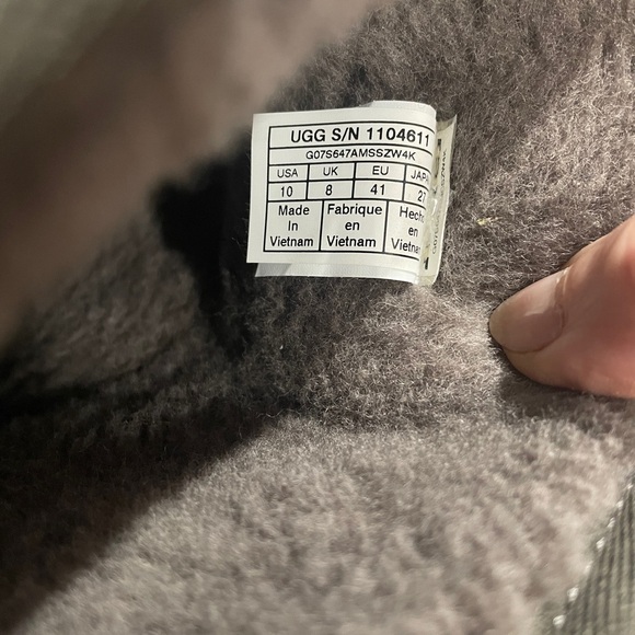 UGG Gray Classic Femme Short Boots Size 10 NEVER WORN - Picture 2 of 9